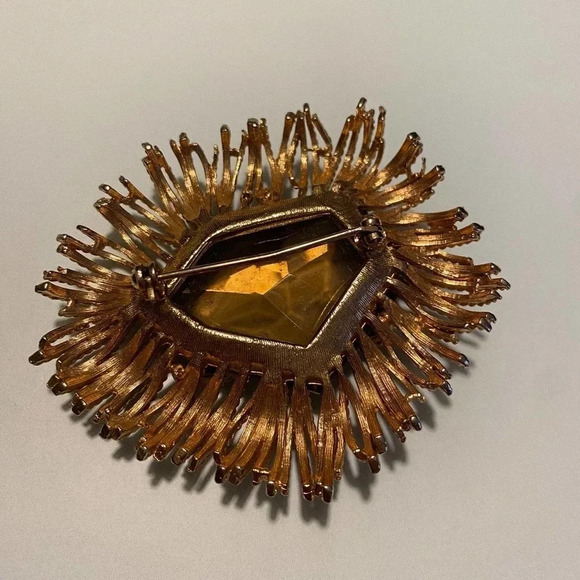 Vintage Large Brooch pin - Picture 2 of 3